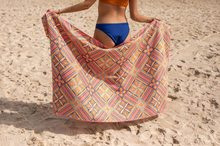 Rosy Tides – Recyceltes, sandfreies Strandtuch
