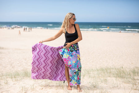 Kasey Rainbow – recyceltes, sandfreies Strandtuch