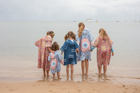 Rosy Tides - Kapuzenhandtuch, recycelt, sandfrei