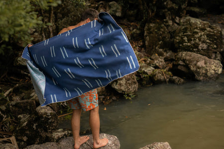 Salty Waves – recyceltes, sandfreies Strandtuch