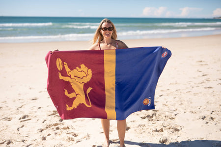 Magie sous-marine - Serviette de plage recyclée sans sable