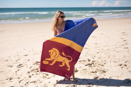 Magie sous-marine - Serviette de plage recyclée sans sable