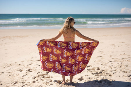 Magie sous-marine - Serviette de plage recyclée sans sable