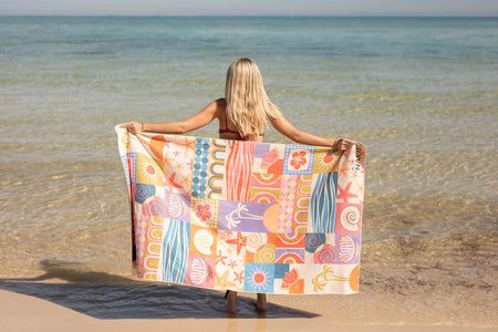 Magie sous-marine - Serviette de plage recyclée sans sable