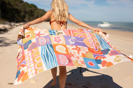 Magie sous-marine - Serviette de plage recyclée sans sable