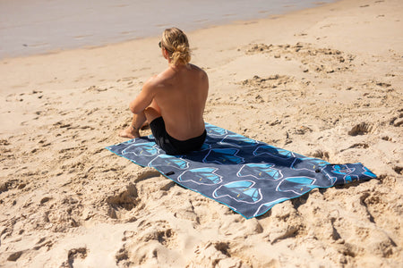 Unterwassermagie – recyceltes, sandfreies Strandtuch
